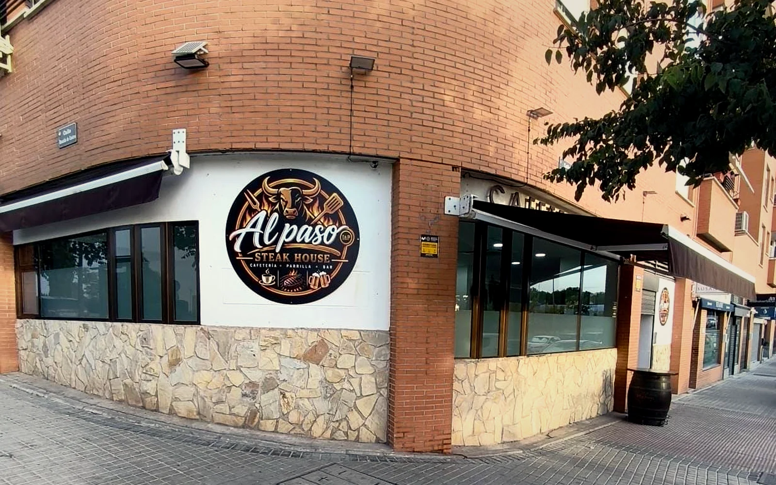 Fachada de Al Paso Steak House en Valdemoro